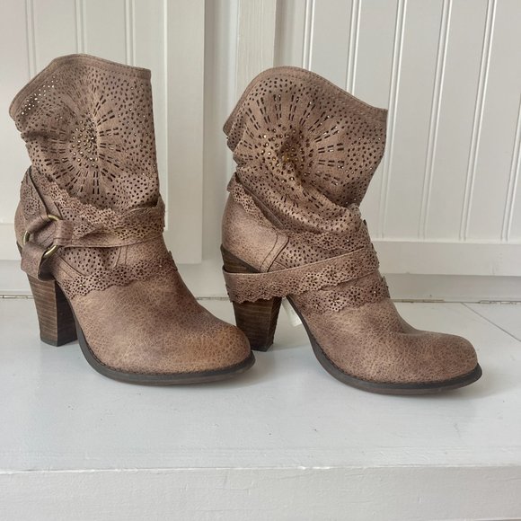 Not Rated Buckle Lace / Sequin Boots - Picture 7 of 10